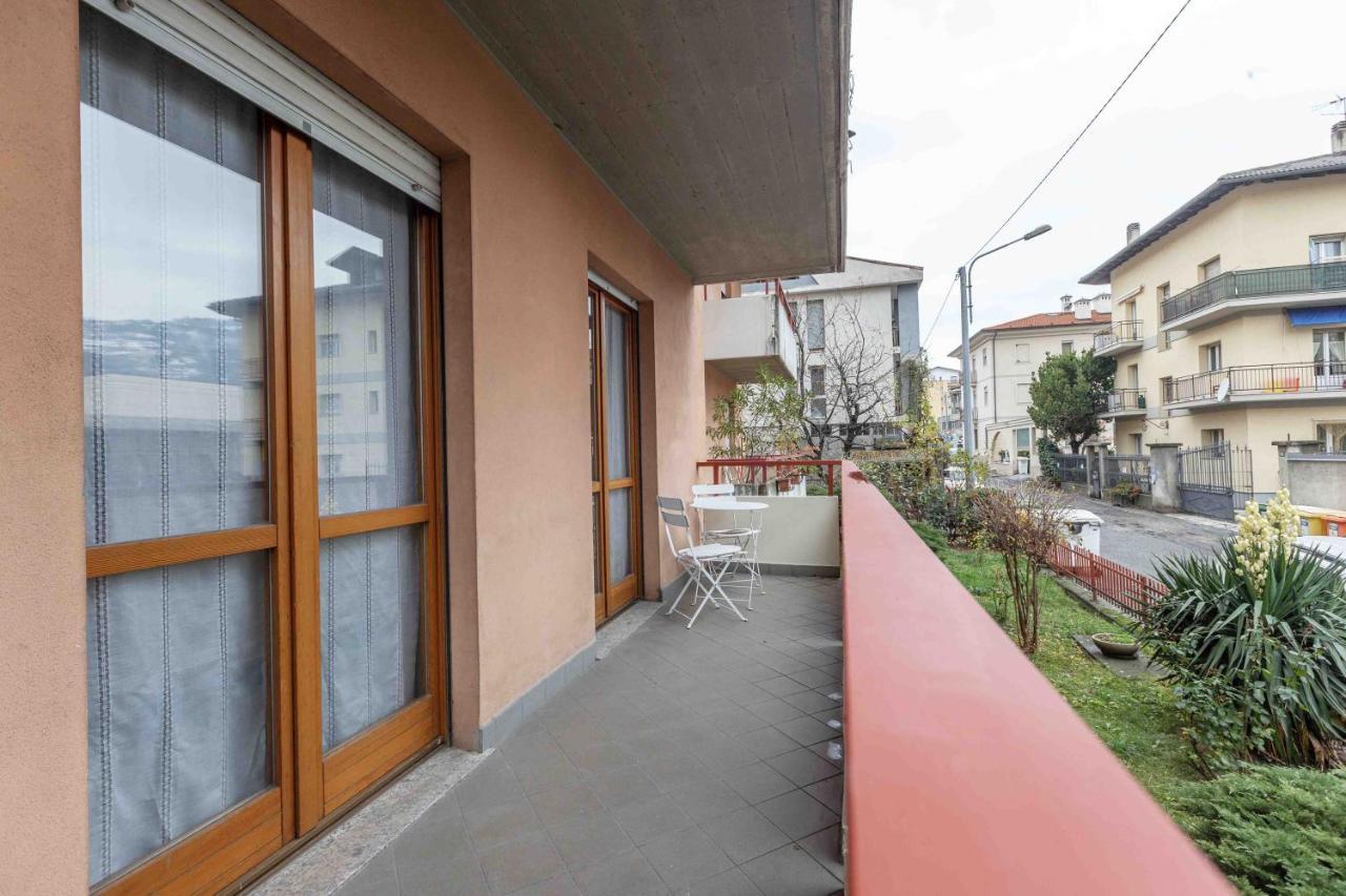 Casa Alpina - Appartamento Aosta Buitenkant foto